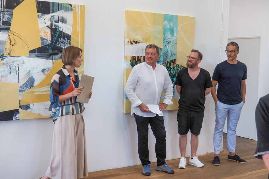 Eröffnung Dr. Olena Balun (Vorstand Kunstverein Rosenheim), Dr. Helmut Klarner. Künstler Patrick Hartl und Christian Hundertmark