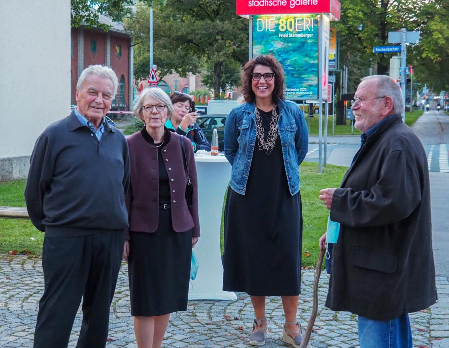 Städtische Galerie Ausstellung Die 80er - Künstler Fried Stammberger mit Frau (links), Monika Hauser-Mair (Leitung Städtische Galerie), Peter Tomschiczek