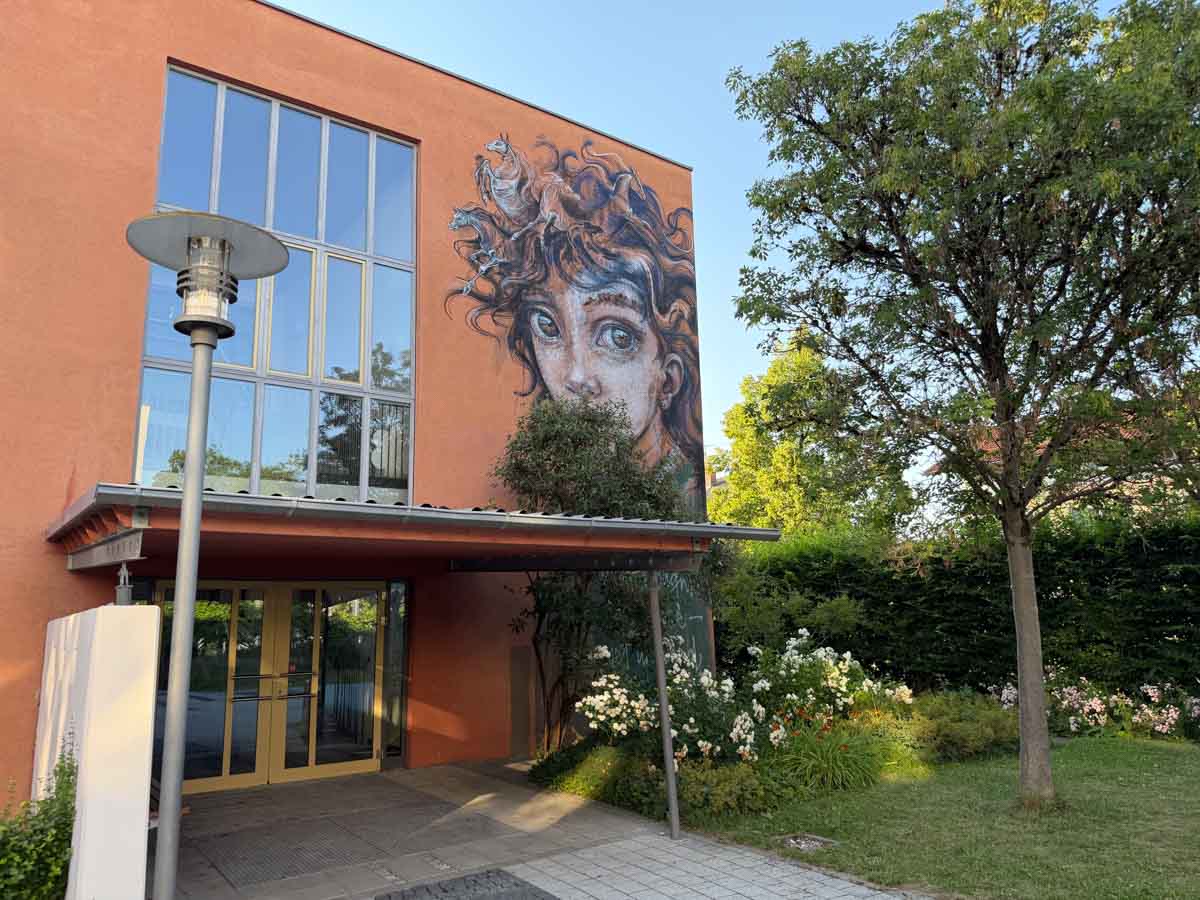 *transit art Wand Städtische Realschule für Mädchen