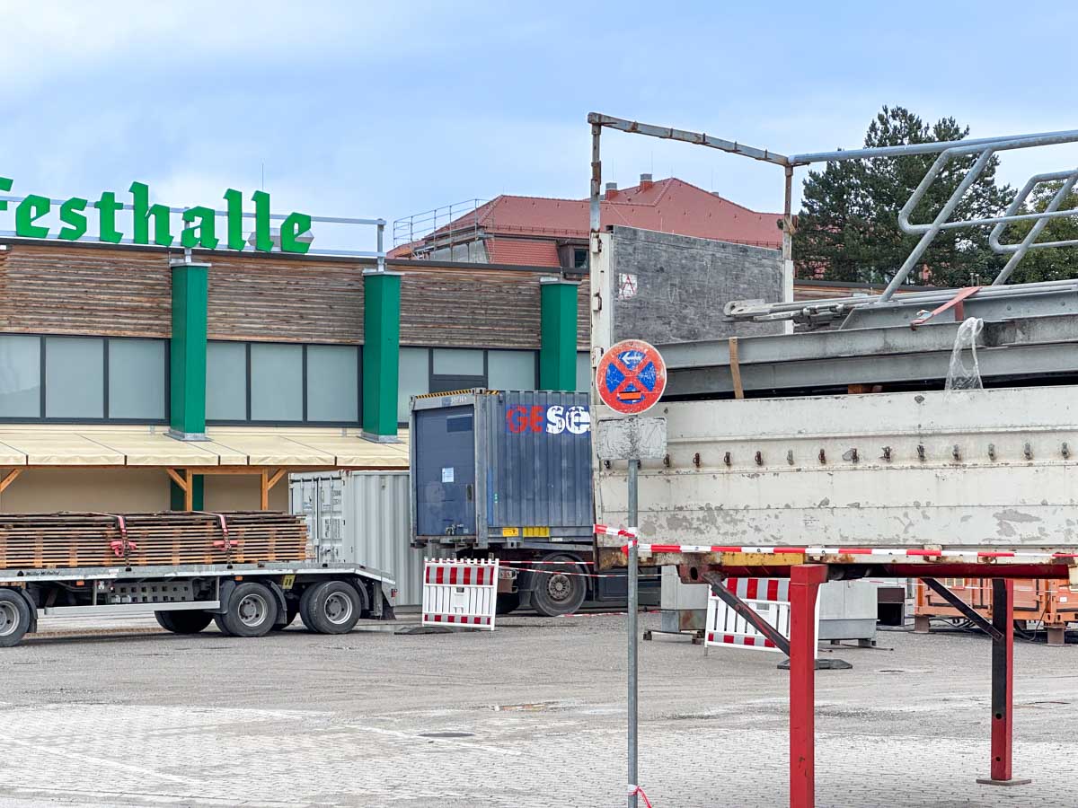 Herbstfestaufbau: Parken auf der Loretowiese ab 22.07.2026 nur noch eingeschränkt möglich.