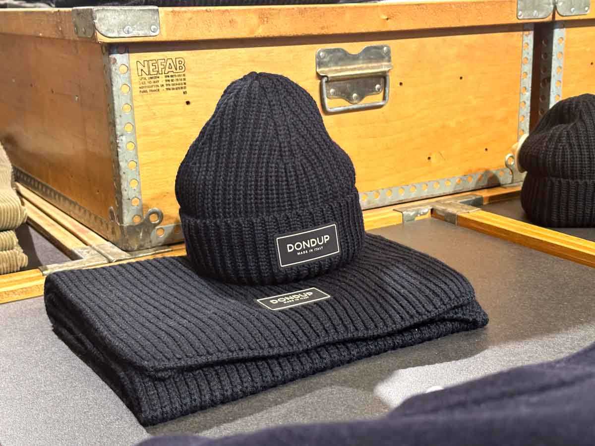 Cool und warm: Woll-Beanie & Schal von Dondup. Erhältlich bei Böck in Rosenheim.