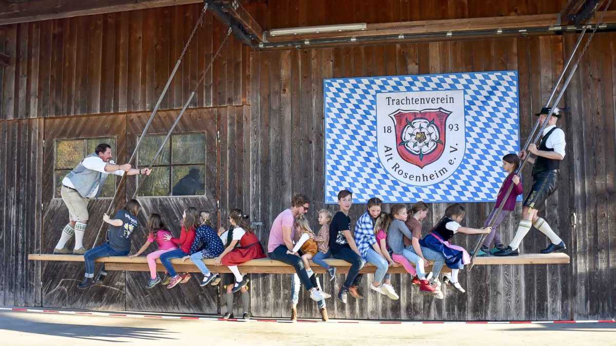 Kirtahutschn am Kupferschmiedstadl in Happing