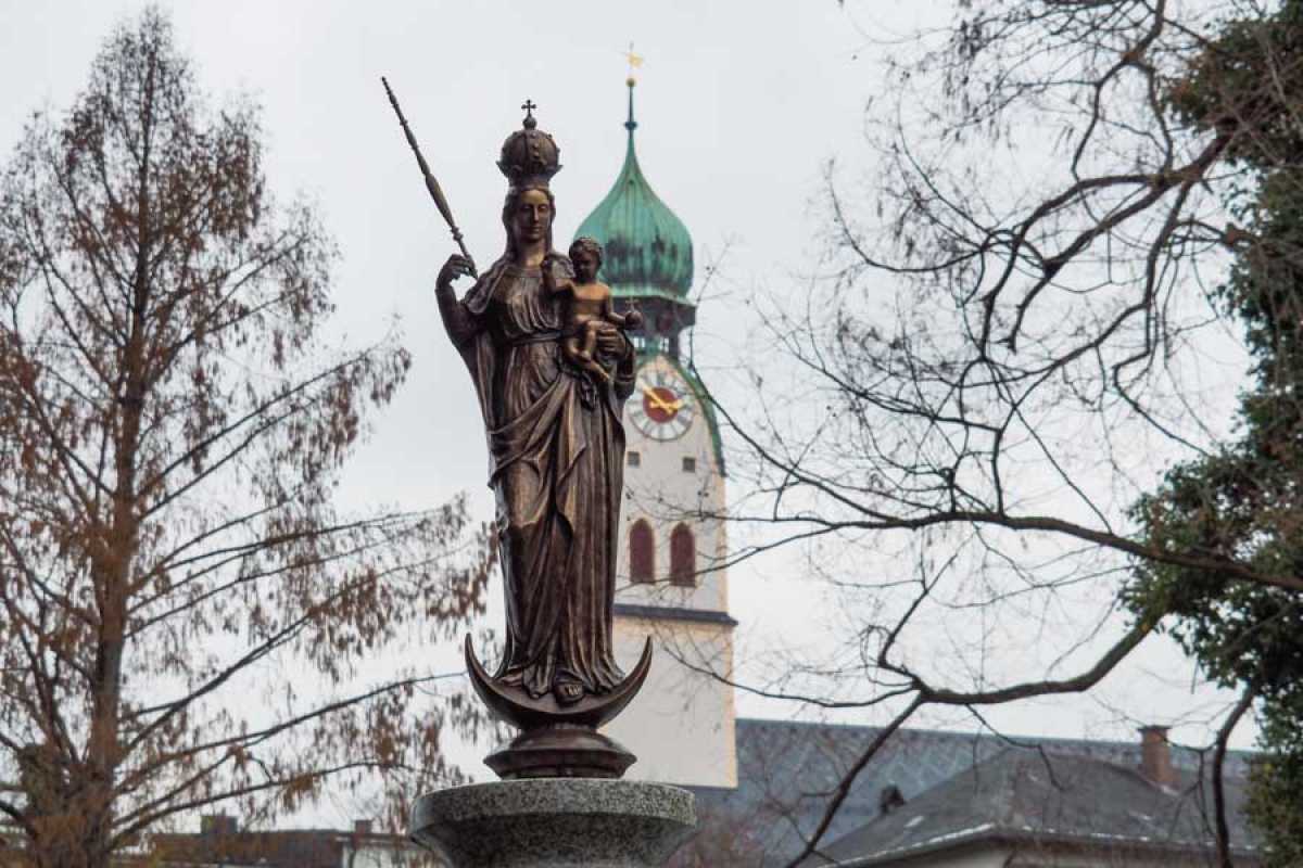 Stadtführung: Von Martini bis Dreikönig: Marien Statue Riedergarten Rosenheim