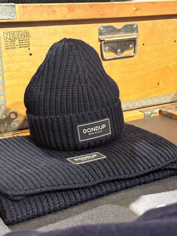 Cool und warm: Woll-Beanie & Schal von Dondup. Erhältlich bei Böck in Rosenheim.